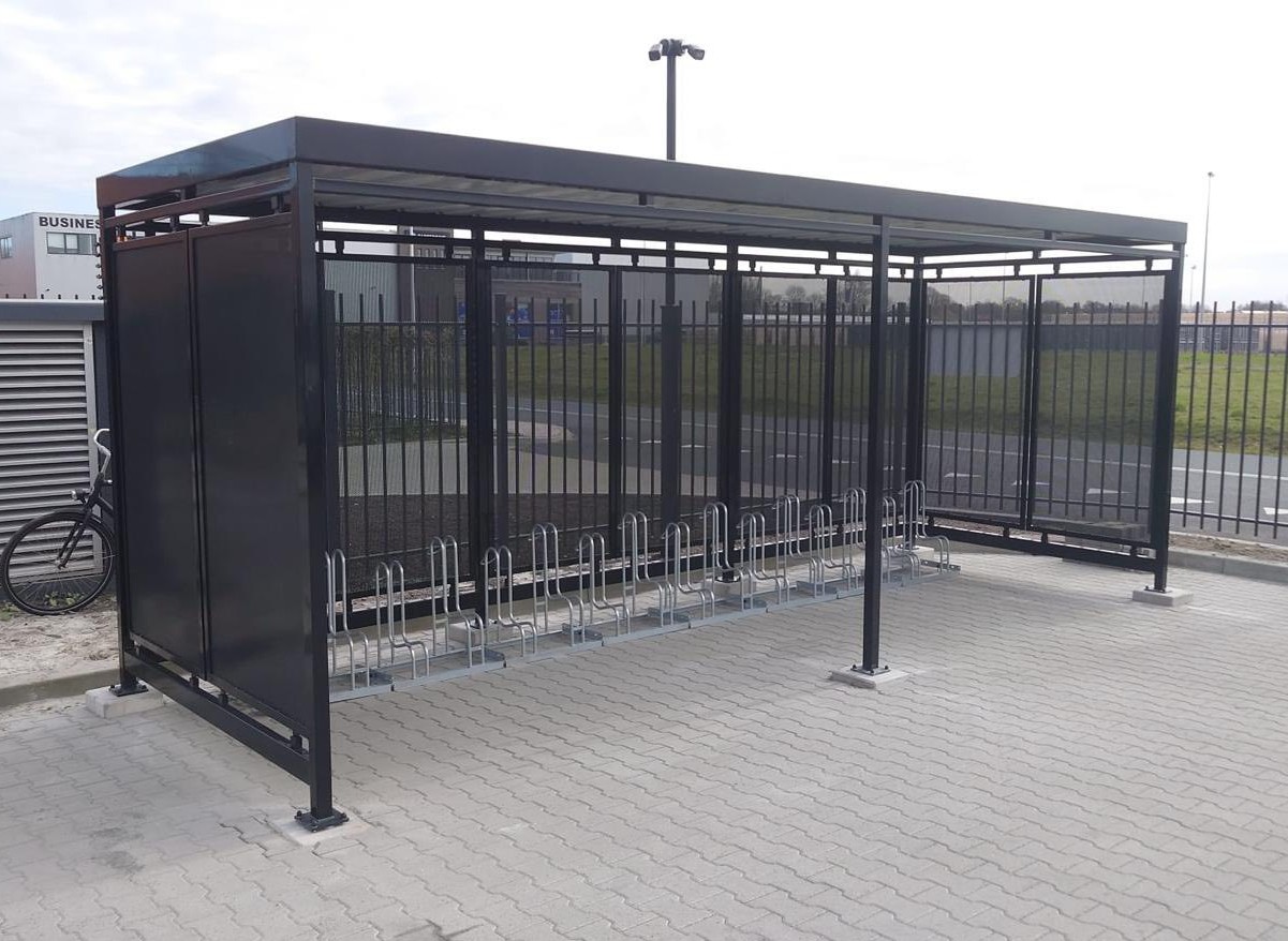 Rookoverkapping aanschaffen? 7 Moderne fietsoverkapping Hagen 6 meter Aalsmeer met fietsenrekken prefab betonpoeren